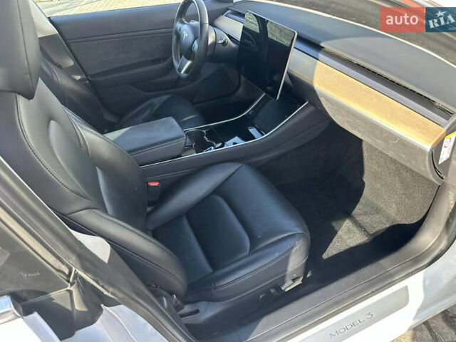 Белый Тесла Модель 3, объемом двигателя 0 л и пробегом 81 тыс. км за 15500 $, фото 9 на Automoto.ua