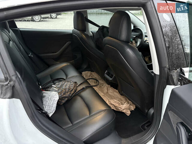 Білий Тесла Модель 3, об'ємом двигуна 0 л та пробігом 94 тис. км за 16300 $, фото 15 на Automoto.ua