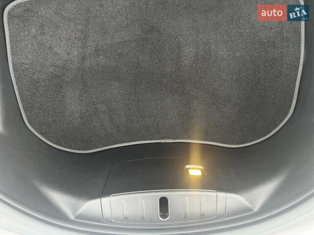 Белый Тесла Модель 3, объемом двигателя 0 л и пробегом 85 тыс. км за 19399 $, фото 24 на Automoto.ua