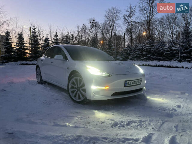 Белый Тесла Модель 3, объемом двигателя 0 л и пробегом 106 тыс. км за 19000 $, фото 3 на Automoto.ua