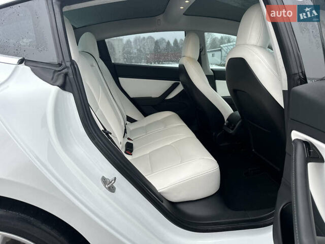 Білий Тесла Модель 3, об'ємом двигуна 0 л та пробігом 118 тис. км за 14999 $, фото 98 на Automoto.ua