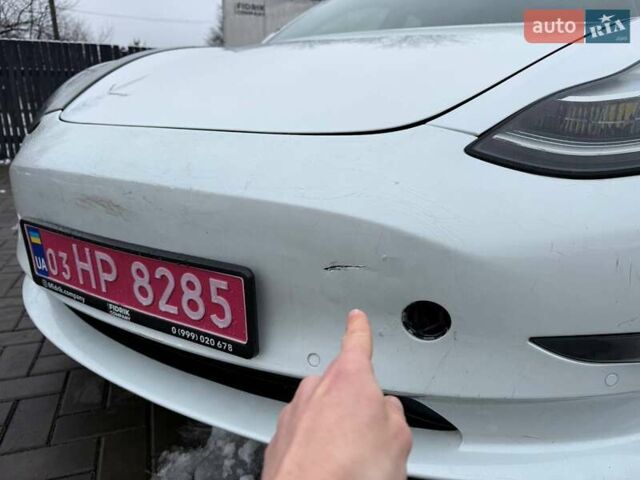 Білий Тесла Модель 3, об'ємом двигуна 0 л та пробігом 123 тис. км за 12800 $, фото 8 на Automoto.ua