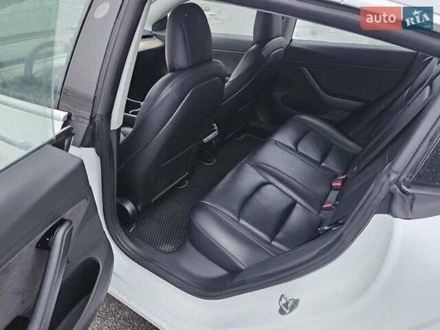 Белый Тесла Модель 3, объемом двигателя 0 л и пробегом 100 тыс. км за 14900 $, фото 14 на Automoto.ua