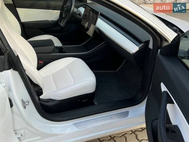 Білий Тесла Модель 3, об'ємом двигуна 0 л та пробігом 78 тис. км за 19500 $, фото 16 на Automoto.ua