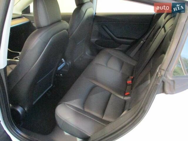 Белый Тесла Модель 3, объемом двигателя 0 л и пробегом 53 тыс. км за 6700 $, фото 10 на Automoto.ua