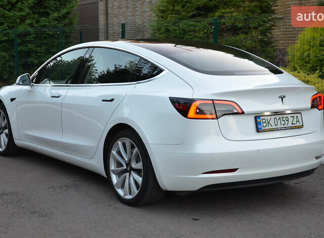 Белый Тесла Модель 3, объемом двигателя 0 л и пробегом 120 тыс. км за 17800 $, фото 3 на Automoto.ua