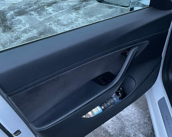 Білий Тесла Модель 3, об'ємом двигуна 0 л та пробігом 212 тис. км за 14250 $, фото 19 на Automoto.ua