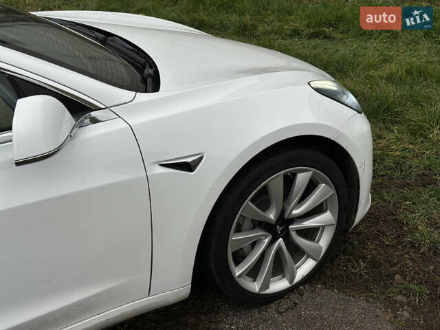 Белый Тесла Модель 3, объемом двигателя 0 л и пробегом 202 тыс. км за 13900 $, фото 9 на Automoto.ua