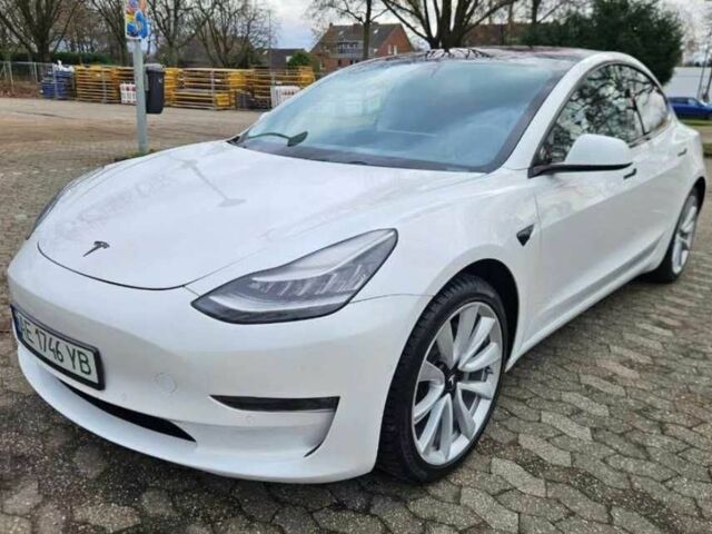Белый Тесла Модель 3, объемом двигателя 0 л и пробегом 77 тыс. км за 11900 $, фото 1 на Automoto.ua