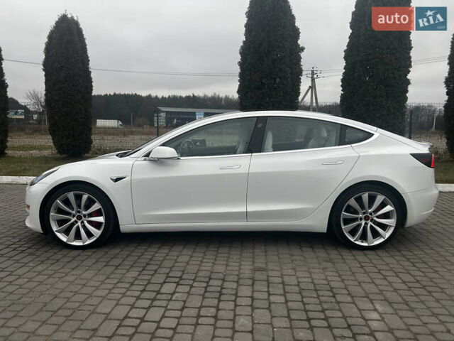 Белый Тесла Модель 3, объемом двигателя 0 л и пробегом 85 тыс. км за 19399 $, фото 4 на Automoto.ua