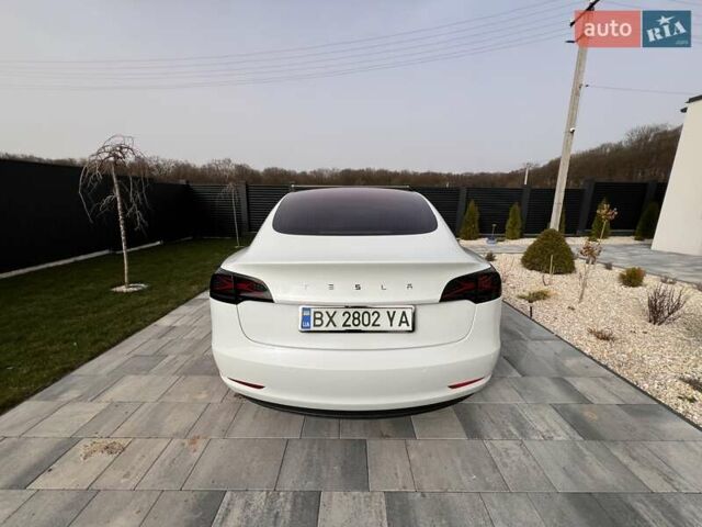 Белый Тесла Модель 3, объемом двигателя 0 л и пробегом 132 тыс. км за 20100 $, фото 37 на Automoto.ua