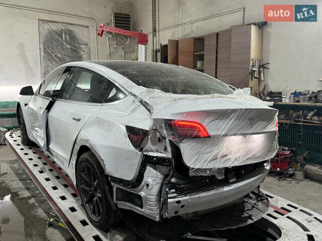 Белый Тесла Модель 3, объемом двигателя 0 л и пробегом 174 тыс. км за 11999 $, фото 6 на Automoto.ua