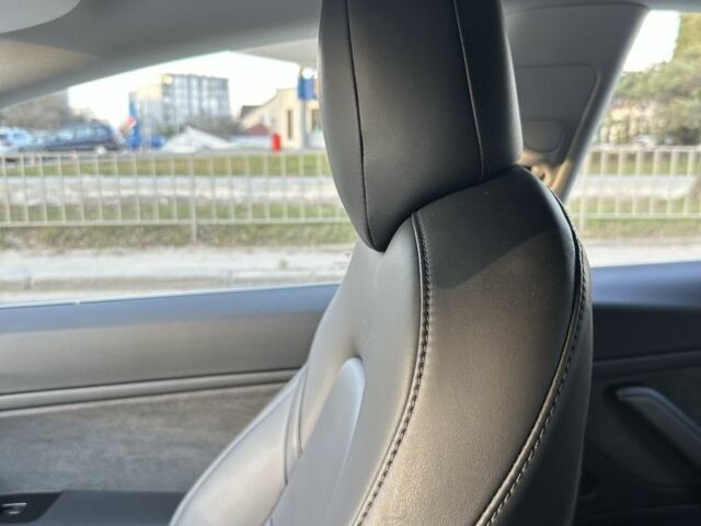 Білий Тесла Модель 3, об'ємом двигуна 0 л та пробігом 98 тис. км за 16900 $, фото 7 на Automoto.ua