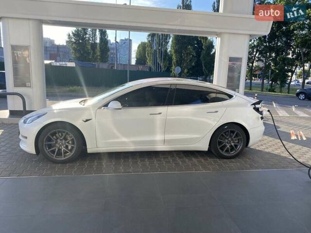 Білий Тесла Модель 3, об'ємом двигуна 0 л та пробігом 170 тис. км за 15700 $, фото 1 на Automoto.ua