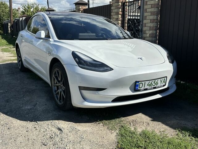 Белый Тесла Модель 3, объемом двигателя 0 л и пробегом 110 тыс. км за 14472 $, фото 1 на Automoto.ua