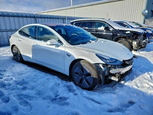 Белый Тесла Модель 3, объемом двигателя 0 л и пробегом 65 тыс. км за 11700 $, фото 3 на Automoto.ua