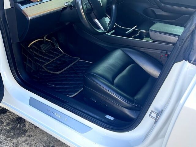 Білий Тесла Модель 3, об'ємом двигуна 0 л та пробігом 165 тис. км за 17000 $, фото 6 на Automoto.ua