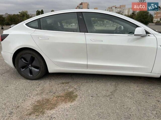 Белый Тесла Модель 3, объемом двигателя 0 л и пробегом 128 тыс. км за 16999 $, фото 10 на Automoto.ua