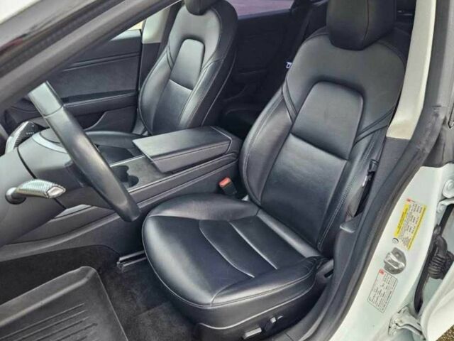 Белый Тесла Модель 3, объемом двигателя 0 л и пробегом 77 тыс. км за 11900 $, фото 3 на Automoto.ua