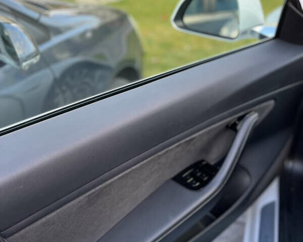 Белый Тесла Модель 3, объемом двигателя 0 л и пробегом 78 тыс. км за 27300 $, фото 24 на Automoto.ua