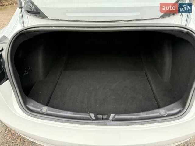 Білий Тесла Модель 3, об'ємом двигуна 0 л та пробігом 93 тис. км за 15800 $, фото 14 на Automoto.ua