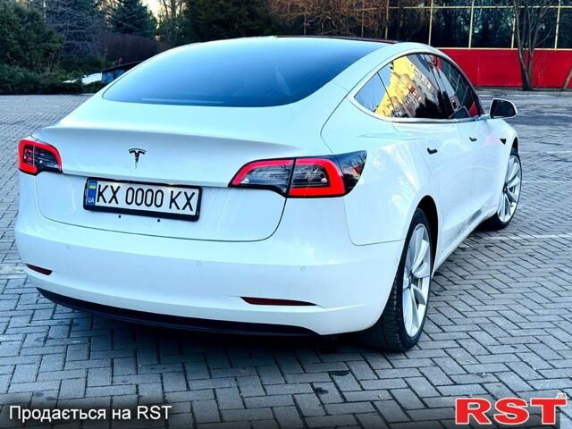 Білий Тесла Модель 3, об'ємом двигуна 65 л та пробігом 116 тис. км за 15999 $, фото 2 на Automoto.ua