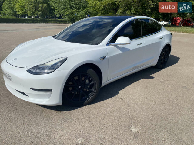 Белый Тесла Модель 3, объемом двигателя 0 л и пробегом 112 тыс. км за 17500 $, фото 1 на Automoto.ua