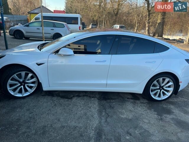 Білий Тесла Модель 3, об'ємом двигуна 0 л та пробігом 122 тис. км за 17000 $, фото 1 на Automoto.ua