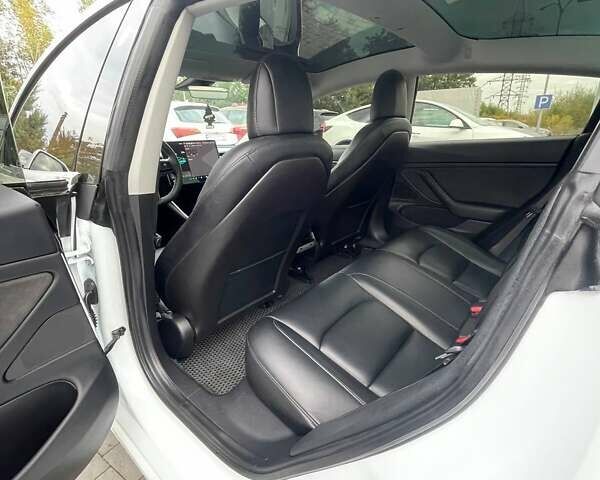 Белый Тесла Модель 3, объемом двигателя 0 л и пробегом 151 тыс. км за 17300 $, фото 16 на Automoto.ua