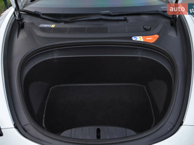 Белый Тесла Модель 3, объемом двигателя 0 л и пробегом 120 тыс. км за 17800 $, фото 15 на Automoto.ua