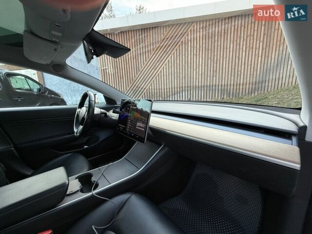 Белый Тесла Модель 3, объемом двигателя 0 л и пробегом 186 тыс. км за 13900 $, фото 37 на Automoto.ua