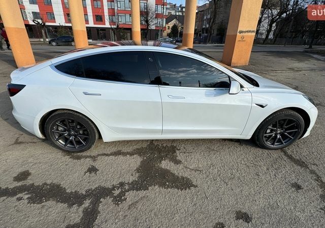 Білий Тесла Модель 3, об'ємом двигуна 0 л та пробігом 136 тис. км за 15950 $, фото 8 на Automoto.ua