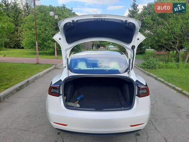 Белый Тесла Модель 3, объемом двигателя 0 л и пробегом 40 тыс. км за 21500 $, фото 18 на Automoto.ua