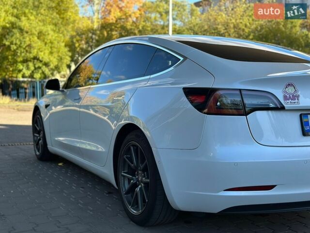 Белый Тесла Модель 3, объемом двигателя 0 л и пробегом 185 тыс. км за 15700 $, фото 10 на Automoto.ua