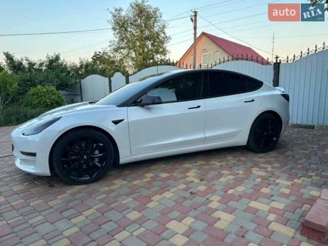 Білий Тесла Модель 3, об'ємом двигуна 0 л та пробігом 104 тис. км за 18450 $, фото 4 на Automoto.ua