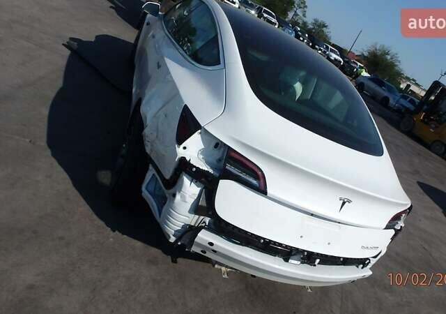 Белый Тесла Модель 3, объемом двигателя 0 л и пробегом 74 тыс. км за 15600 $, фото 7 на Automoto.ua