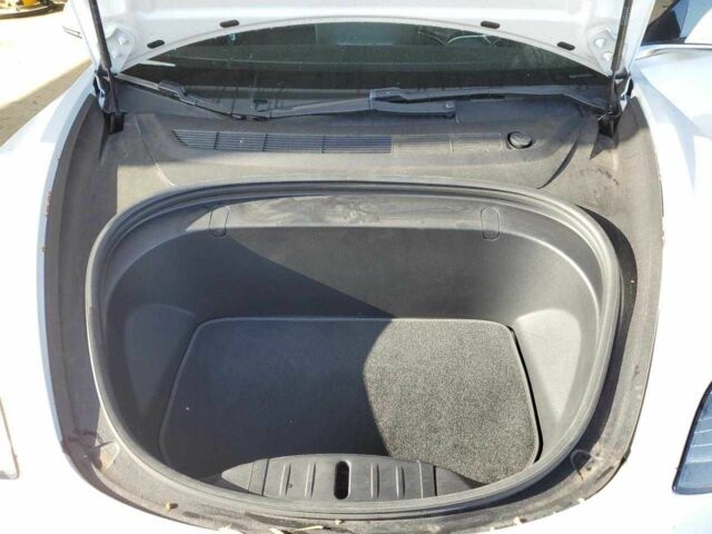 Белый Тесла Модель 3, объемом двигателя 0 л и пробегом 35 тыс. км за 5700 $, фото 10 на Automoto.ua