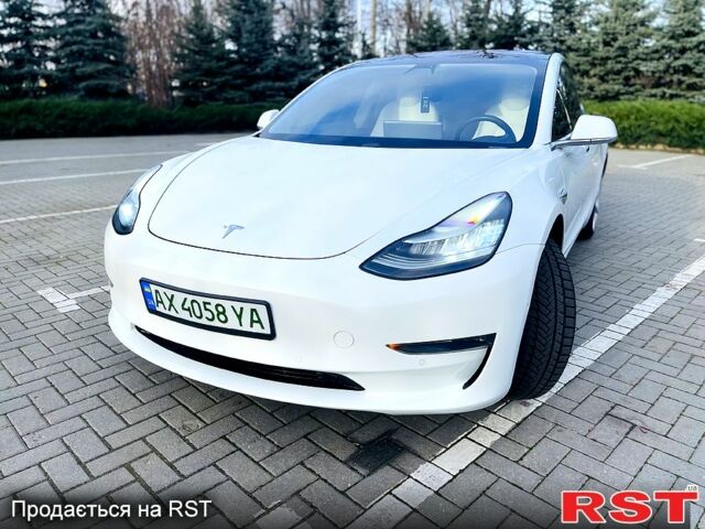 Білий Тесла Модель 3, об'ємом двигуна 0 л та пробігом 114 тис. км за 19000 $, фото 1 на Automoto.ua