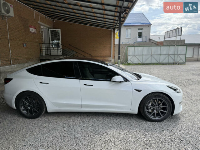 Белый Тесла Модель 3, объемом двигателя 0 л и пробегом 85 тыс. км за 18500 $, фото 3 на Automoto.ua