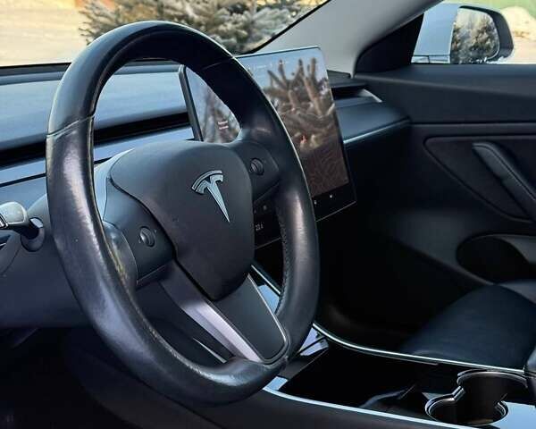 Білий Тесла Модель 3, об'ємом двигуна 0 л та пробігом 101 тис. км за 15700 $, фото 10 на Automoto.ua