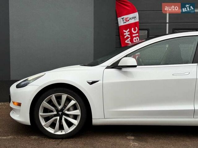 Білий Тесла Модель 3, об'ємом двигуна 0 л та пробігом 35 тис. км за 19500 $, фото 3 на Automoto.ua