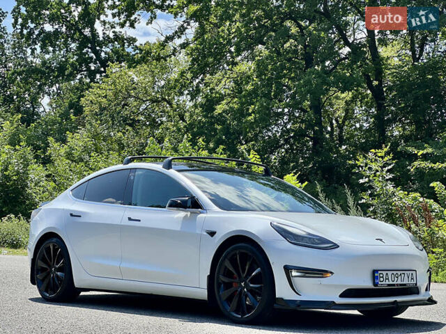 Тесла Модель 3 2018 у Александрие на Automoto.ua Білий Тесла Модель 3, об'ємом двигуна 0 л та пробігом 160 тис. км за 18600 $, фото 7 на Automoto.ua