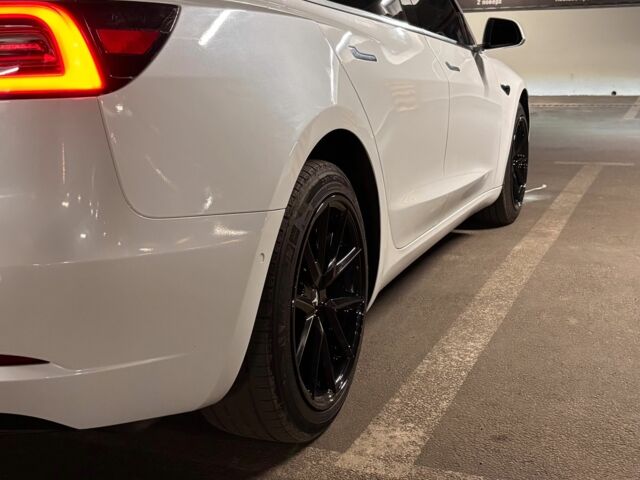 Білий Тесла Модель 3, об'ємом двигуна 0 л та пробігом 73 тис. км за 18000 $, фото 7 на Automoto.ua