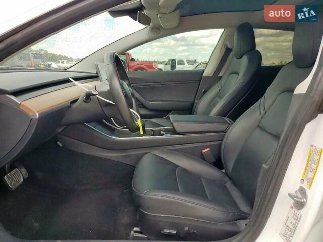 Білий Тесла Модель 3, об'ємом двигуна 0 л та пробігом 105 тис. км за 3000 $, фото 6 на Automoto.ua