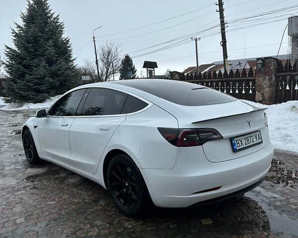Білий Тесла Модель 3, об'ємом двигуна 0 л та пробігом 117 тис. км за 17200 $, фото 4 на Automoto.ua