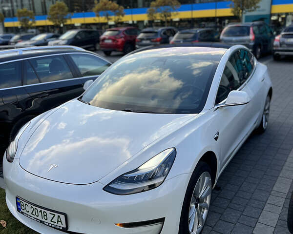 Белый Тесла Модель 3, объемом двигателя 0 л и пробегом 78 тыс. км за 27300 $, фото 13 на Automoto.ua