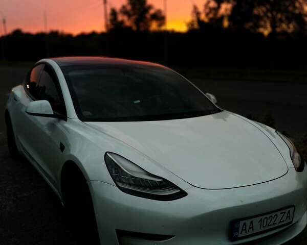 Белый Тесла Модель 3, объемом двигателя 0 л и пробегом 155 тыс. км за 20000 $, фото 5 на Automoto.ua