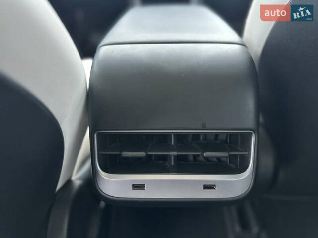 Білий Тесла Модель 3, об'ємом двигуна 0 л та пробігом 118 тис. км за 14999 $, фото 90 на Automoto.ua