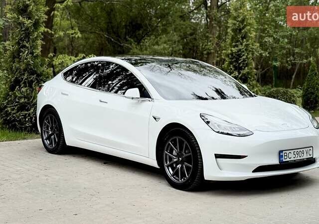 Тесла Модель 3 2018 у Львові на Automoto.ua Білий Тесла Модель 3, об'ємом двигуна 0 л та пробігом 60 тис. км за 17700 $, фото 3 на Automoto.ua