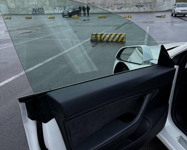 Белый Тесла Модель 3, объемом двигателя 0 л и пробегом 42 тыс. км за 18900 $, фото 7 на Automoto.ua